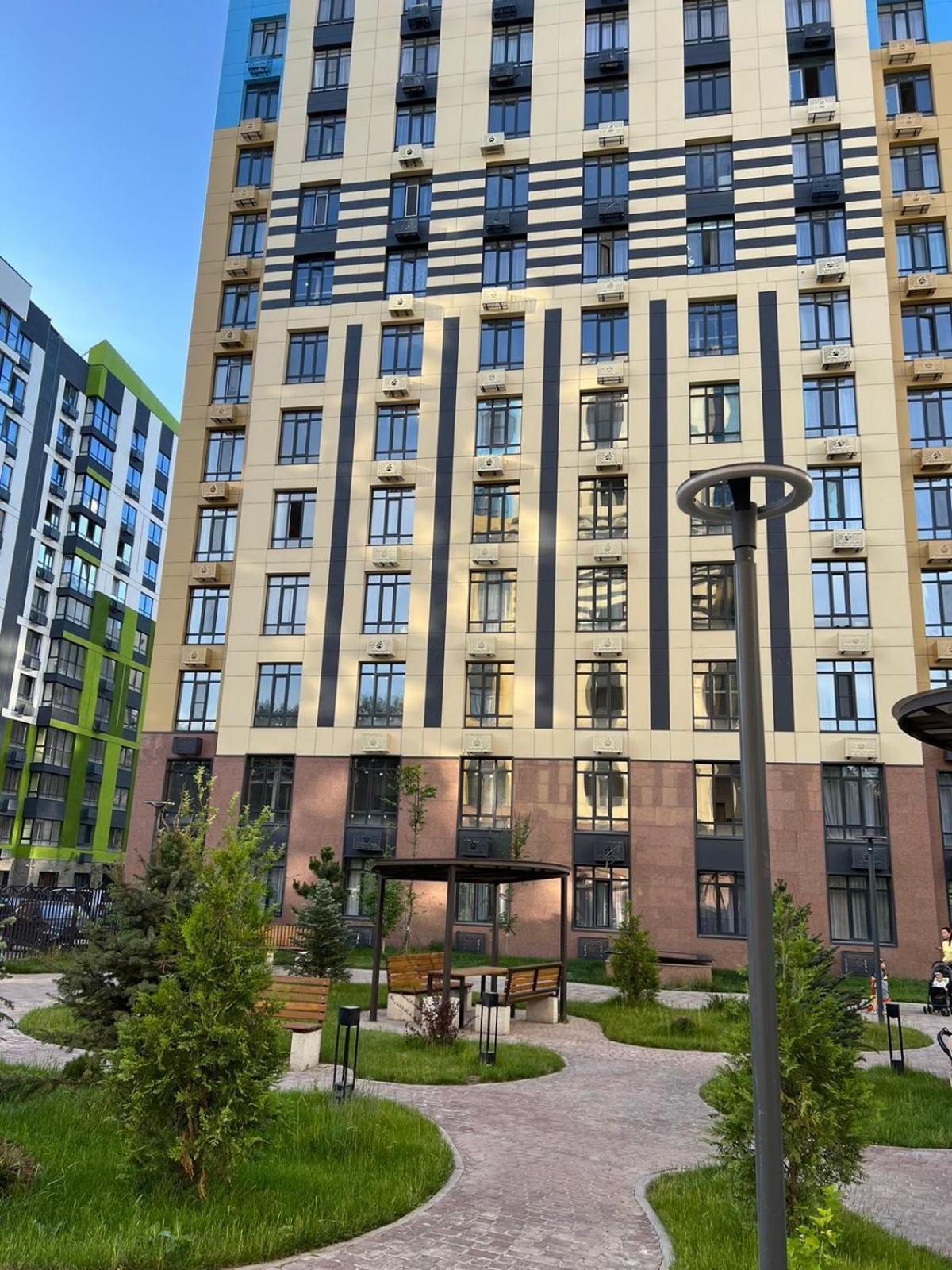 Cozy Apartments In The Centre Of The City Almaty Bagian luar foto